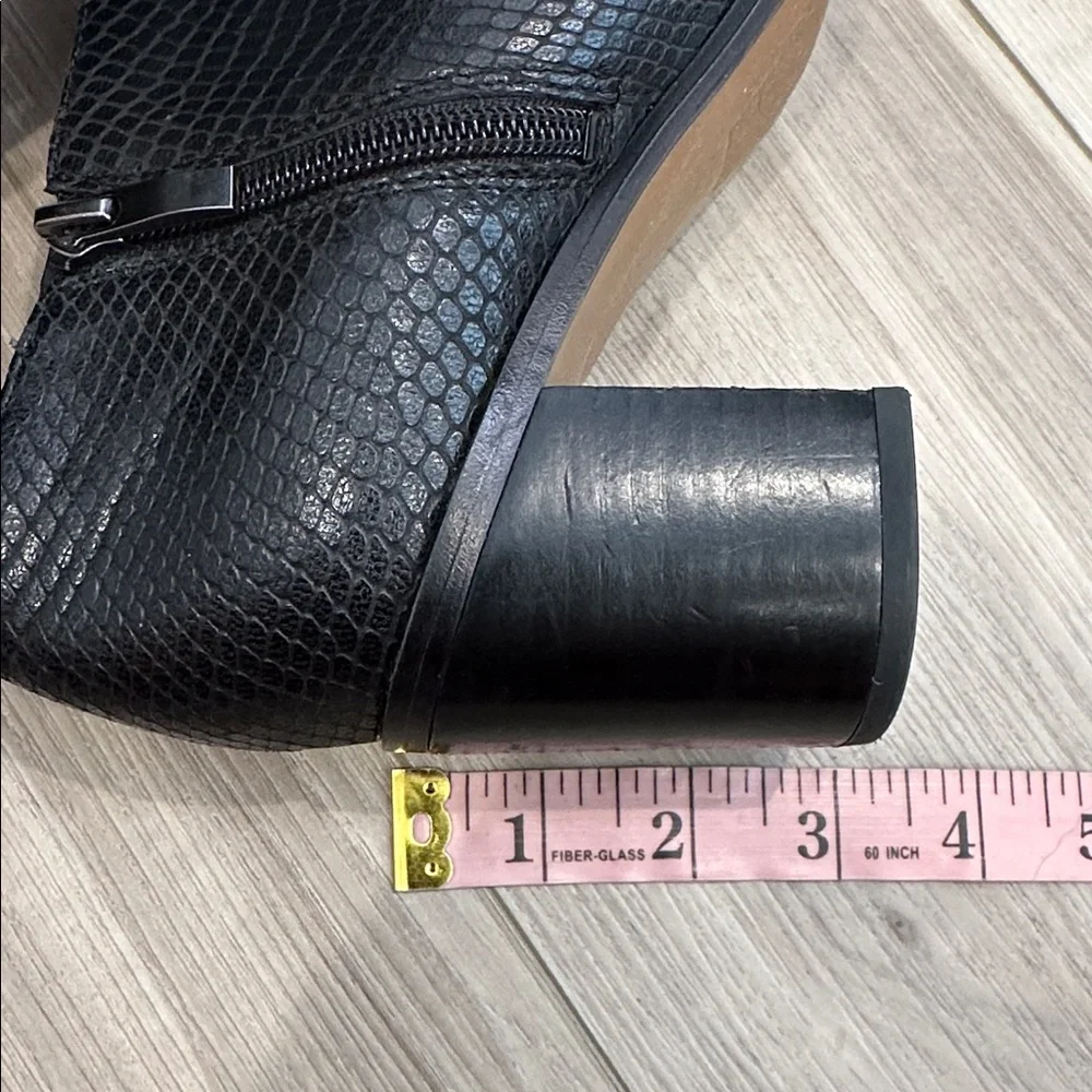 Franco Sarto pebbled leather Brooks ankle heeled boots size 7